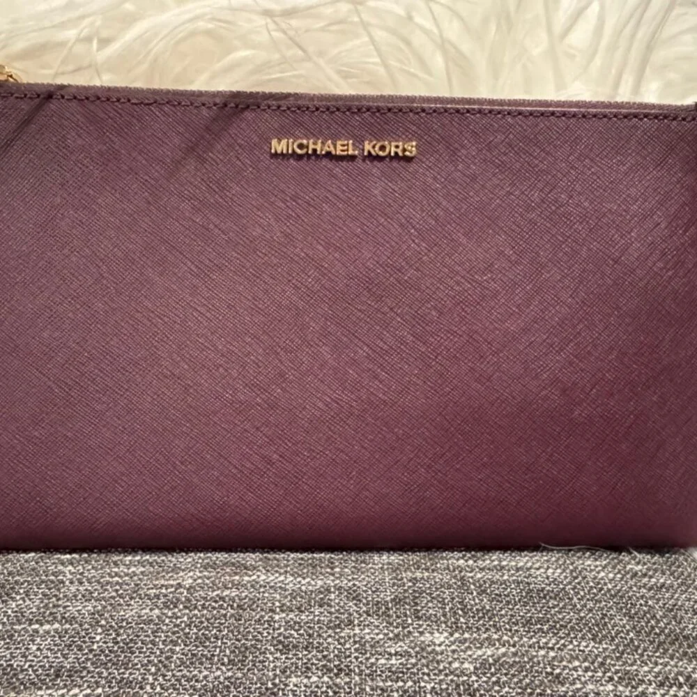 Michael Kors Saffiano Leather Wristlet Clutch Burgundy Gold Zip Wallet Like New
